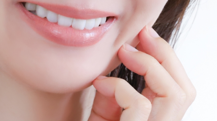 白い詰め物、被せ物にしたい、詰め物、被せ物による金属アレルギーが気になる、歯の欠け、大きさ、隙間をきれいに整えたい